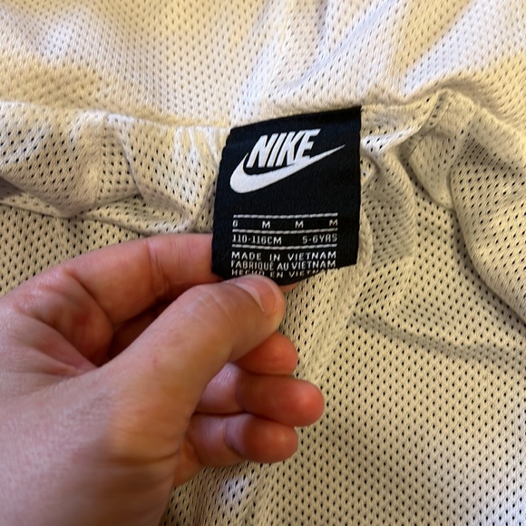 Nike boys windbreaker jacket - Picture 6 of 7